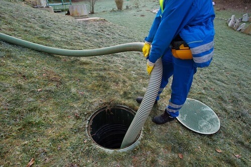Comment déboucher une fosse septique sans creuser ?